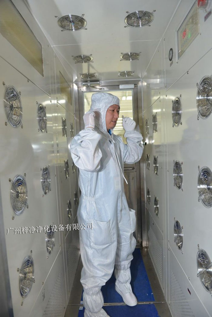 正確操作風淋室對于保障工作人員健康、維持生產環境的潔凈度至關重要。