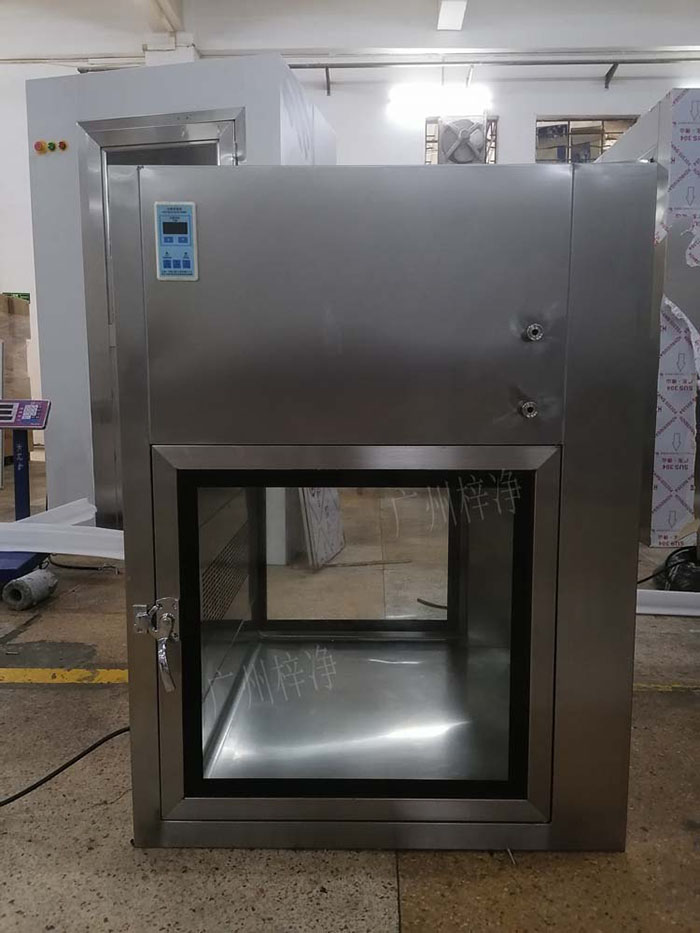 傳遞窗通常包括冷軋鋼板噴塑制作或優質不銹鋼制作、透明玻璃，紫外線殺菌燈、照明和局部高效過濾器等。